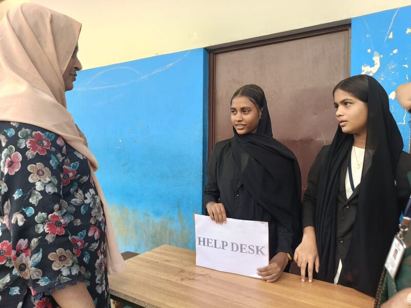 പ്രമാണം:47088 lkhelpdesk.jpg