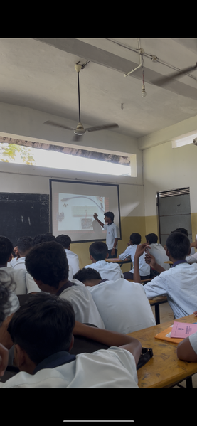 പ്രമാണം:48086 ROBOTIS TRAINING 2.PNG