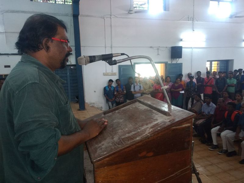 പ്രമാണം:PRAVESANOLSAVAM -SRI.MURUKAN KATTAKADA1-20180621-WA0065.jpg