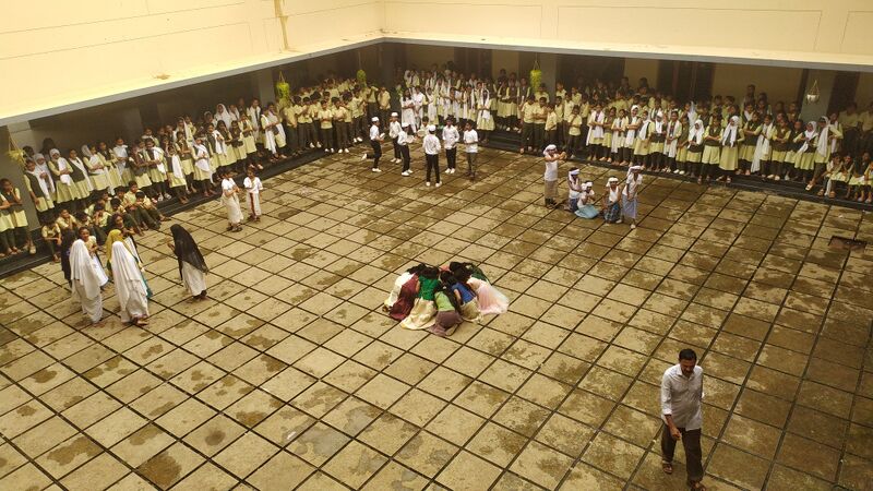 പ്രമാണം:SCHOOL MIDDLE YARD.jpg