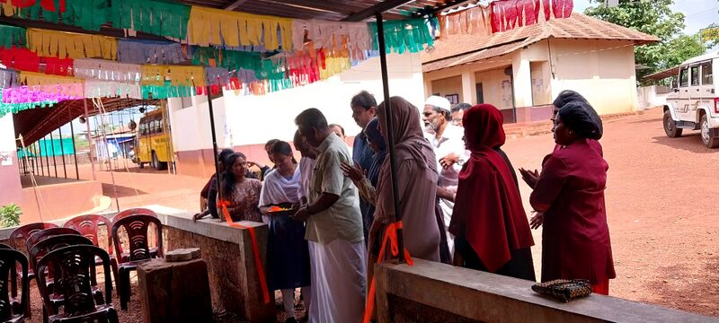 പ്രമാണം:13055 scoofe1.jpg