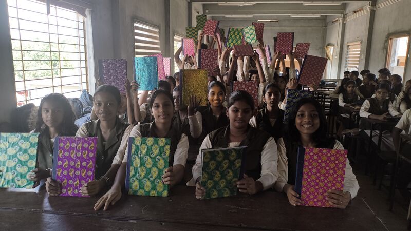 പ്രമാണം:16041 WeBook binding7 2025Sept.jpg