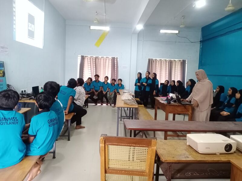 പ്രമാണം:16048 batch25-27 unitcamp .jpg