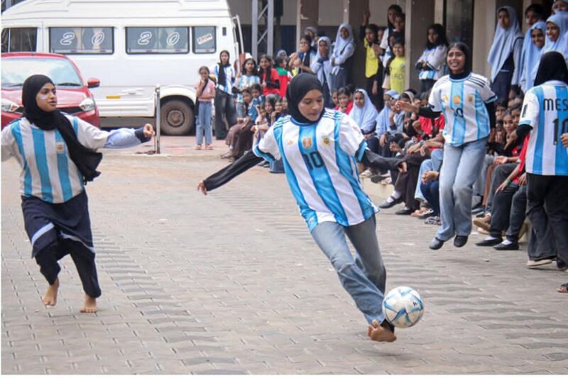 പ്രമാണം:18012 MLM GOAL2026 TEACHER-KICK 03.jpg