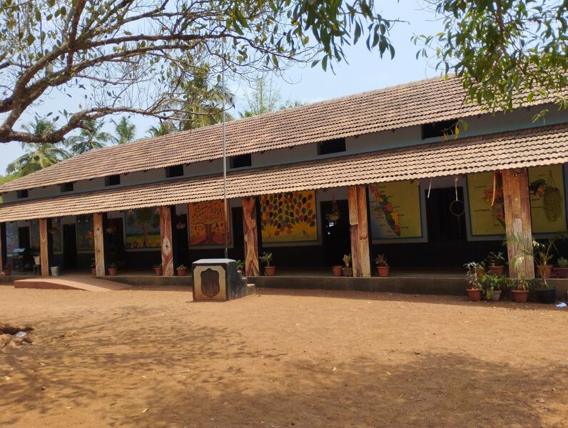 പ്രമാണം:19712 school.jpg