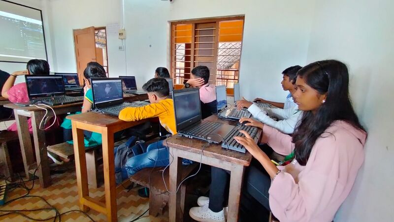 പ്രമാണം:33056 march9 lkcamp 6.jpg