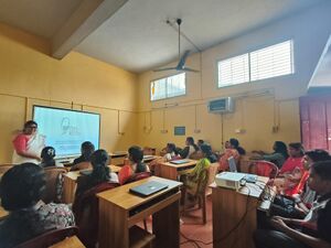 38043 AI awareness class for parents06.jpeg