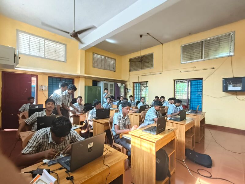 പ്രമാണം:38043 Robotics03Class 10.jpeg