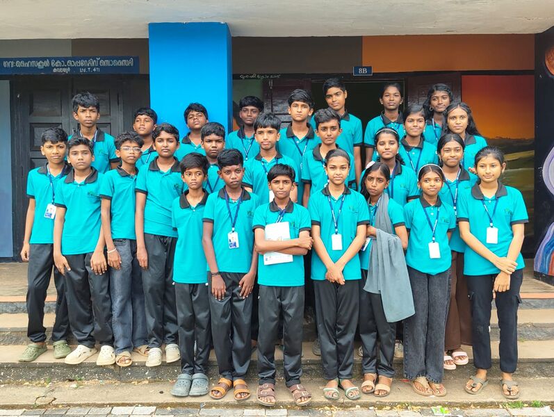 പ്രമാണം:42023 lk28 members.jpg