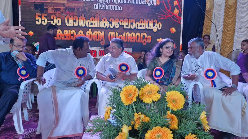 പ്രമാണം:44223 varshikam guests.jpg