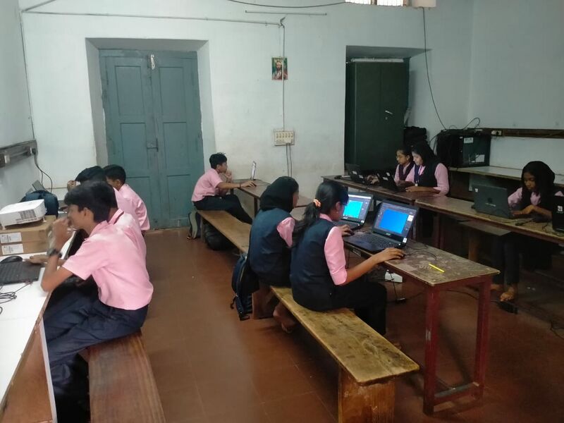 പ്രമാണം:BS21 KTM 32012 21.jpg