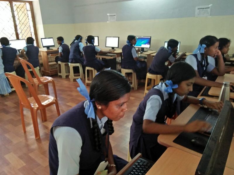 പ്രമാണം:Computer lab 43065.jpg