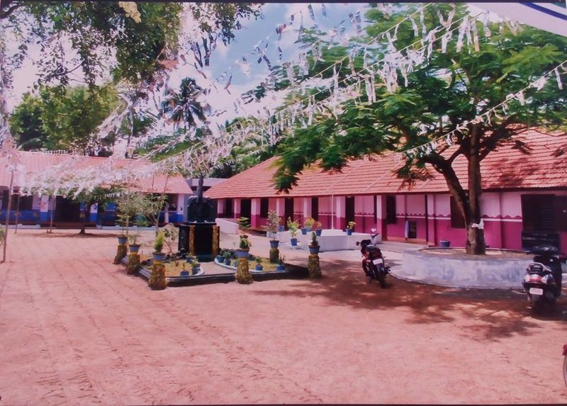 പ്രമാണം:KarumadySchool.jpg