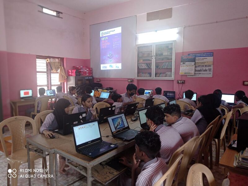 പ്രമാണം:13770smart class.jpg