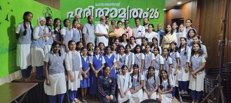 പ്രമാണം:16002 award 1.jpeg