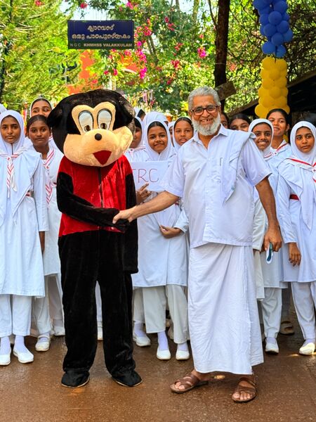 പ്രമാണം:19011-praveshanolsavam 02.jpg