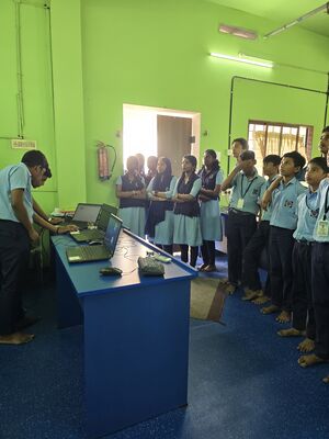 25068 LK robofest2024-25 audience 2.jpg