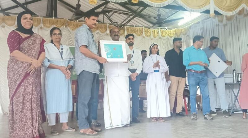 പ്രമാണം:29228 muku.jpg