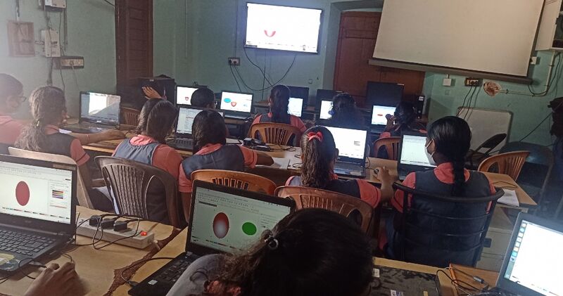 പ്രമാണം:34024 IT lab 1.jpg