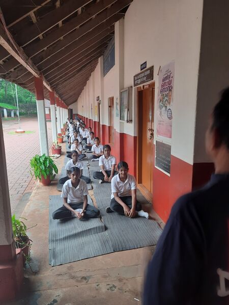 പ്രമാണം:36035 yoga25b.jpg