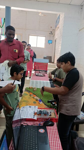 പ്രമാണം:Drcmlp-li-mikavu 1.jpg