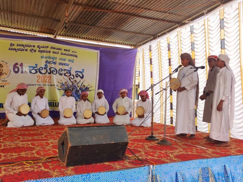 പ്രമാണം:11051ACH DhuffMutt.jpg