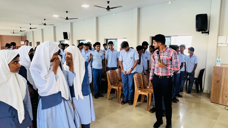 പ്രമാണം:17091 motivation.jpg