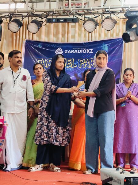 പ്രമാണം:18028 lk prize distribution.jpg