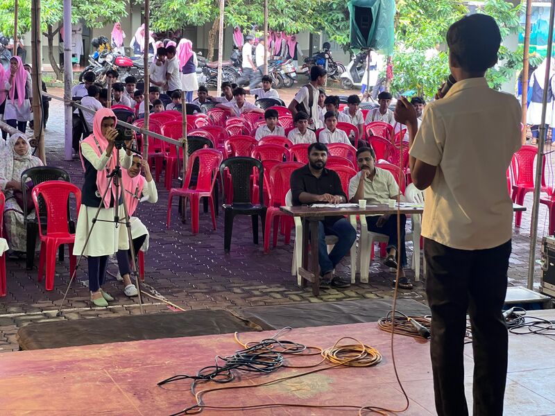 പ്രമാണം:19009-KALOLSAVAM 2024.jpg