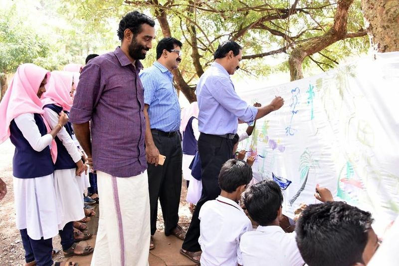 പ്രമാണം:19015-sAHITHYAVEDI KERALAPIRAVI 3.jpg