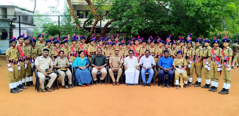 പ്രമാണം:19066-Spc walkout.jpg