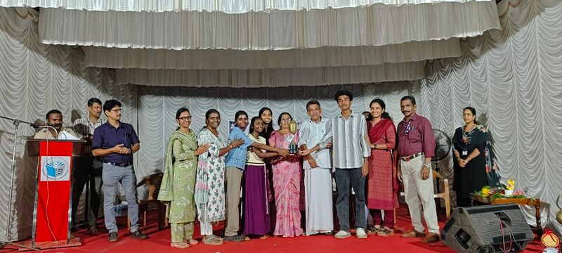 പ്രമാണം:23066 Sub district maths fair-2025-overall-first.jpg