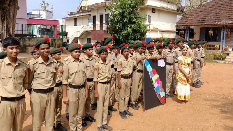 പ്രമാണം:24001 KERALAPIRAVI.jpg