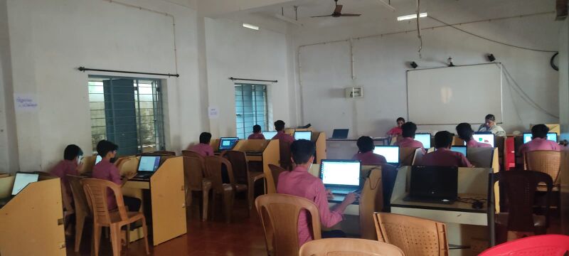 പ്രമാണം:24004 Computer lab.jpeg