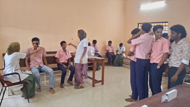 പ്രമാണം:25121 Eye test1.jpg