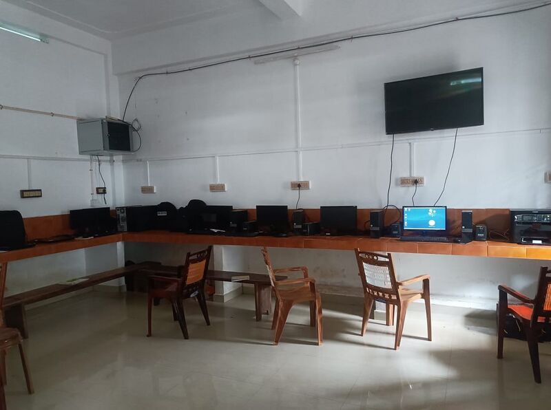 പ്രമാണം:36003 computer lab.jpg