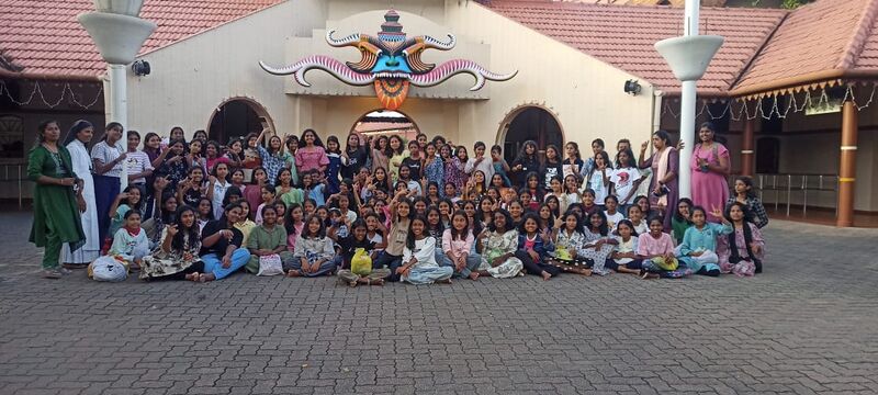 പ്രമാണം:36046 tour.jpeg