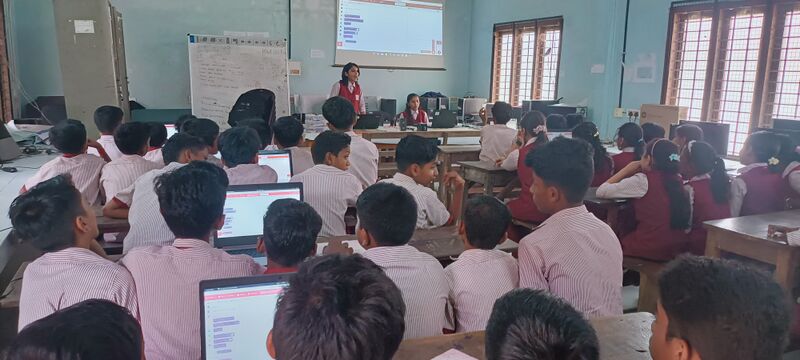 പ്രമാണം:36050 lkclass.jpg