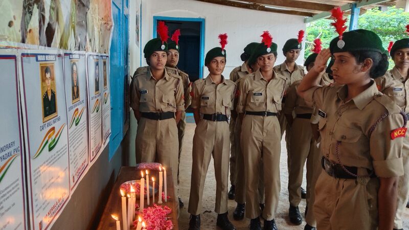 പ്രമാണം:37001-Kargil Vijay Diwas-1.jpg