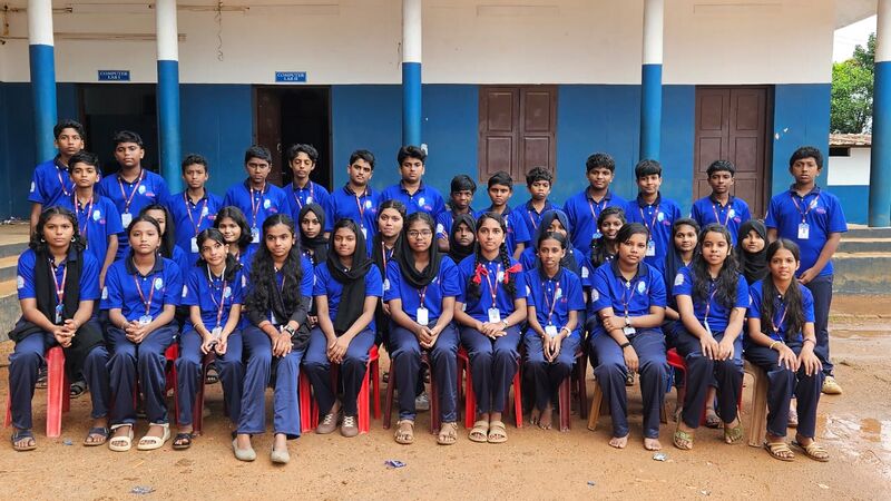 പ്രമാണം:43018 little kites 1st batch.jpeg