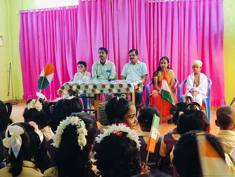 പ്രമാണം:44243 24-25Independenceday.jpg