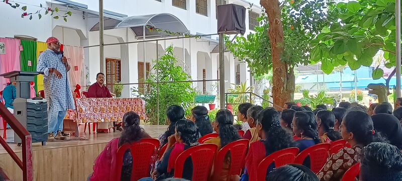 പ്രമാണം:44443Drug awareness class.jpg