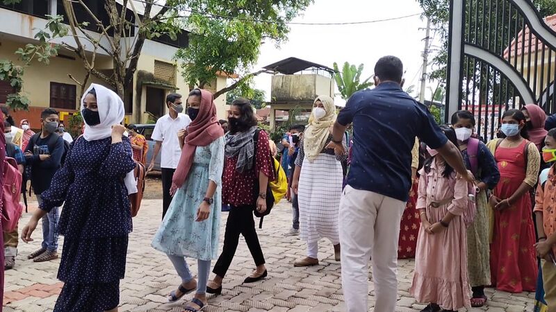 പ്രമാണം:BS21 PTA 38055 4.jpg