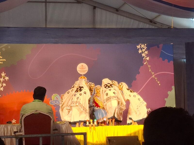 പ്രമാണം:KSK2026-22034-2- Oppana 1- Hrishikesh PS.jpeg