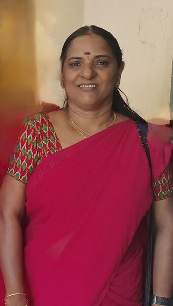 പ്രമാണം:Sujatha.photo.1.resized.jpg