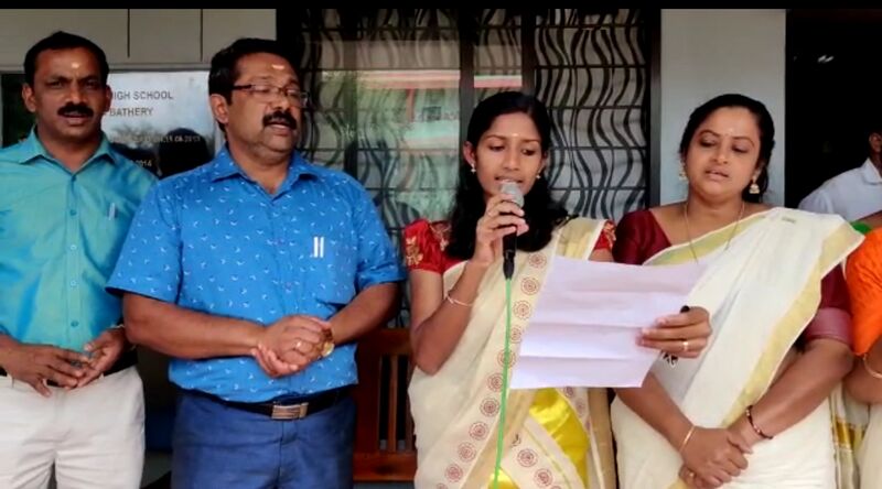 പ്രമാണം:15051 onam son.jpg