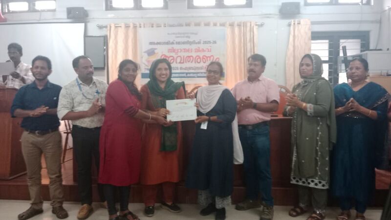 പ്രമാണം:15253 mikav in district level.jpg