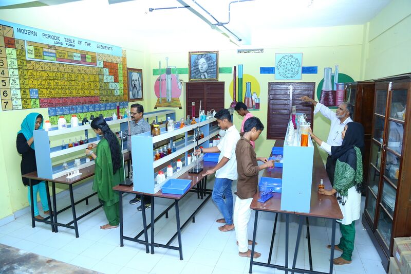 പ്രമാണം:18021 chemistrylab.JPG