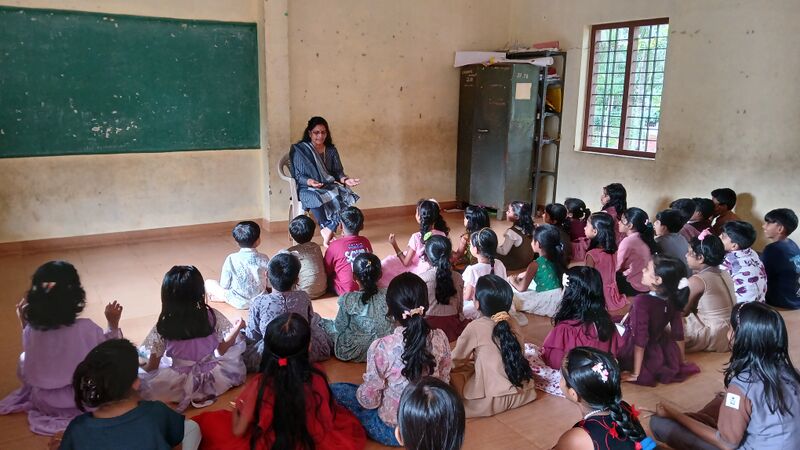 പ്രമാണം:18349 yoga2025.jpg