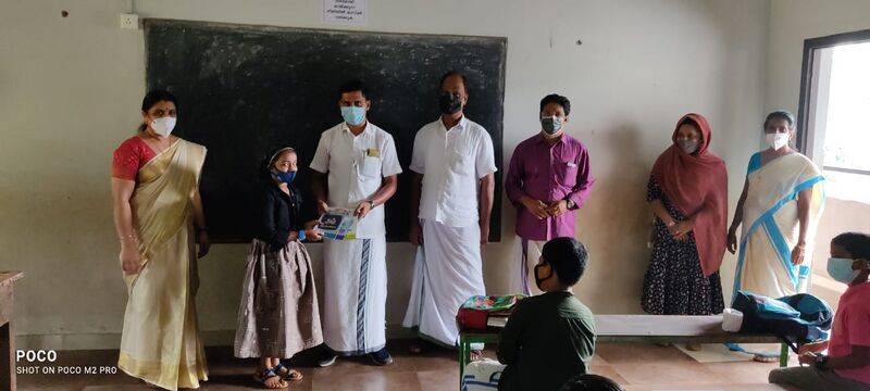 പ്രമാണം:18402 praveshanolsavam 2021-22 49.jpg